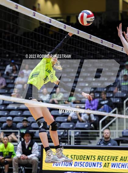 Thumbnail 3 in Blum vs. Neches (UIL 1A Volleyball Semifinal) photogallery.