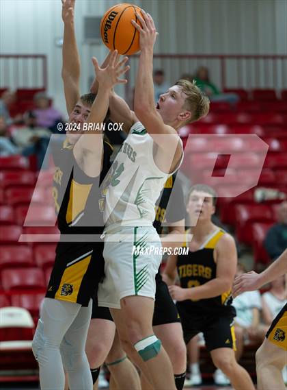 Thumbnail 3 in Timbo vs Yellville-Summit (Arvest Tournament) photogallery.