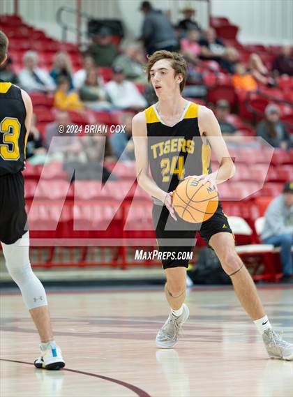 Thumbnail 3 in Timbo vs Yellville-Summit (Arvest Tournament) photogallery.