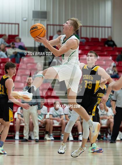 Thumbnail 1 in Timbo vs Yellville-Summit (Arvest Tournament) photogallery.