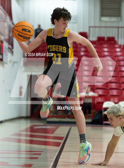 Thumbnail 3 in Timbo vs Yellville-Summit (Arvest Tournament) photogallery.