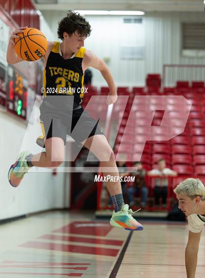 Thumbnail 3 in Timbo vs Yellville-Summit (Arvest Tournament) photogallery.