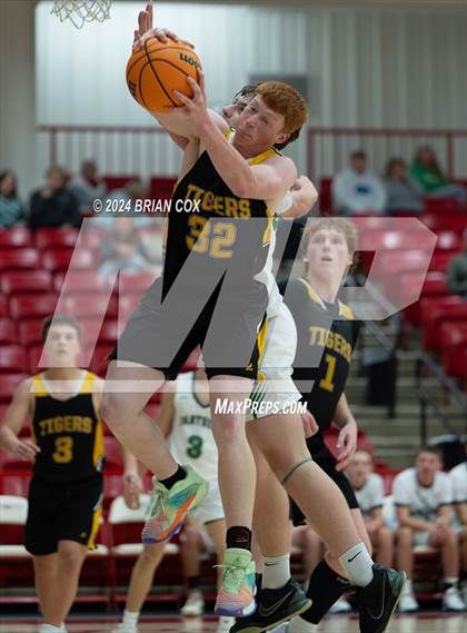Thumbnail 2 in Timbo vs Yellville-Summit (Arvest Tournament) photogallery.