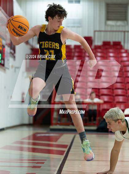 Thumbnail 1 in Timbo vs Yellville-Summit (Arvest Tournament) photogallery.