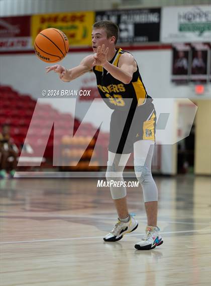Thumbnail 2 in Timbo vs Yellville-Summit (Arvest Tournament) photogallery.