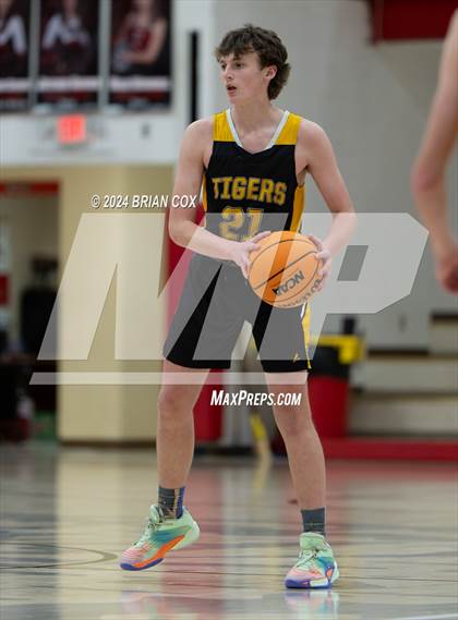 Thumbnail 3 in Timbo vs Yellville-Summit (Arvest Tournament) photogallery.