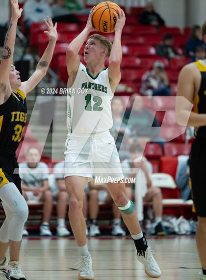 Thumbnail 3 in Timbo vs Yellville-Summit (Arvest Tournament) photogallery.