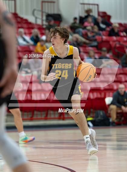 Thumbnail 3 in Timbo vs Yellville-Summit (Arvest Tournament) photogallery.