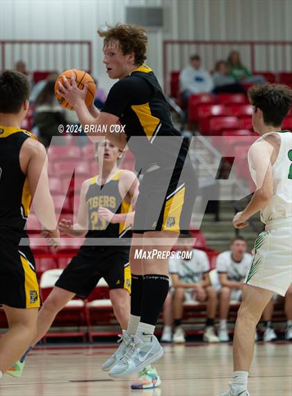 Thumbnail 3 in Timbo vs Yellville-Summit (Arvest Tournament) photogallery.