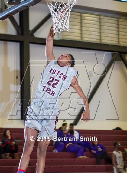 Thumbnail 3 in Sweet Home vs Hutchinson-Central tech (Martin Luther King Jr. Classic) photogallery.