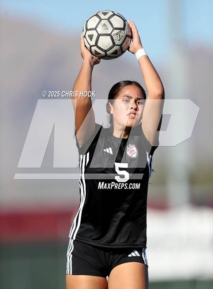 Thumbnail 1 in Flowing Wells vs Walden Grove (Kelly Pierce Soccer Tournament) photogallery.