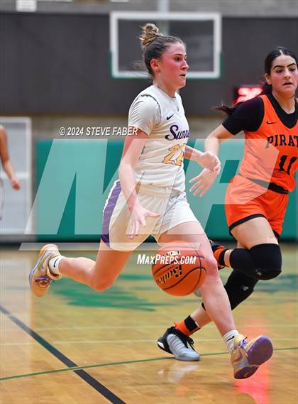 Thumbnail 1 in Davis @ Sumner  (WIAA 4A Round 1) photogallery.