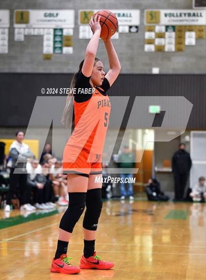 Thumbnail 3 in Davis @ Sumner  (WIAA 4A Round 1) photogallery.