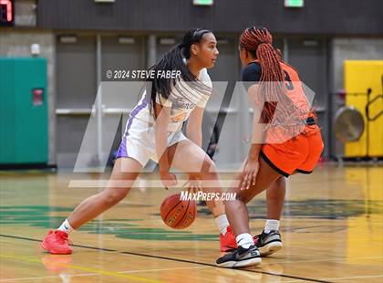 Thumbnail 2 in Davis @ Sumner  (WIAA 4A Round 1) photogallery.