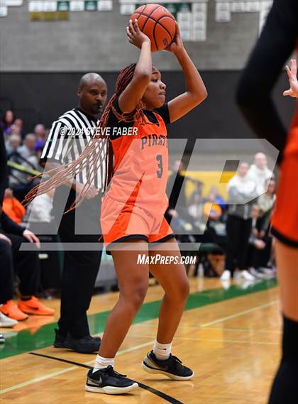 Thumbnail 2 in Davis @ Sumner  (WIAA 4A Round 1) photogallery.