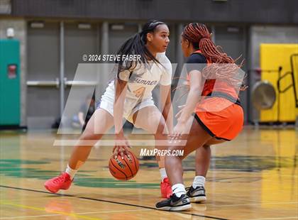 Thumbnail 1 in Davis @ Sumner  (WIAA 4A Round 1) photogallery.