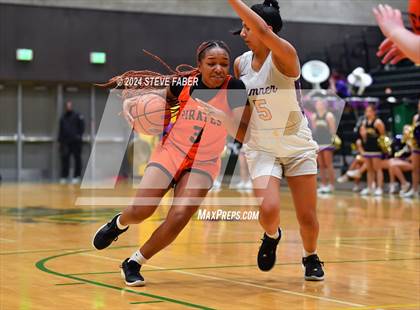 Thumbnail 2 in Davis @ Sumner  (WIAA 4A Round 1) photogallery.
