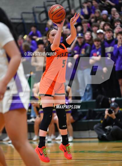 Thumbnail 2 in Davis @ Sumner  (WIAA 4A Round 1) photogallery.