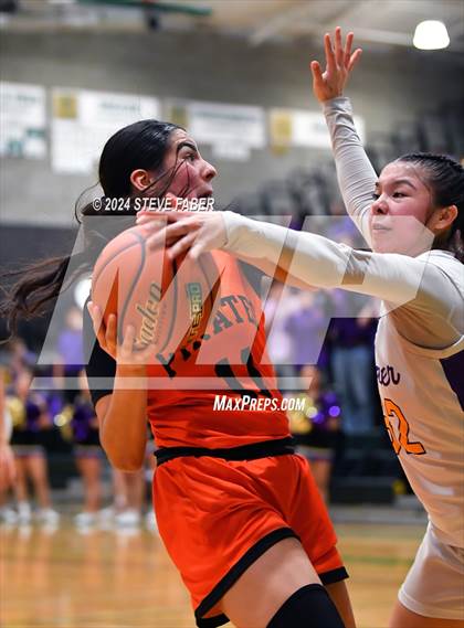 Thumbnail 3 in Davis @ Sumner  (WIAA 4A Round 1) photogallery.