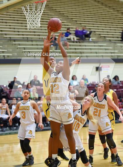 Thumbnail 2 in East Central vs Amarillo (NEISD Invitational) photogallery.