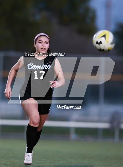 Thumbnail 2 in El Camino Real vs Granada Hills Charter photogallery.