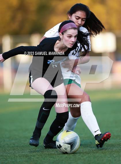 Thumbnail 2 in El Camino Real vs Granada Hills Charter photogallery.