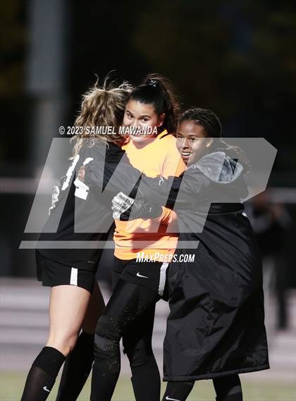 Thumbnail 3 in El Camino Real vs Granada Hills Charter photogallery.