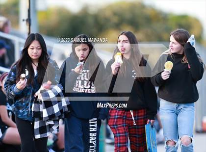 Thumbnail 3 in El Camino Real vs Granada Hills Charter photogallery.