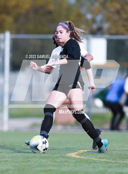 Thumbnail 3 in El Camino Real vs Granada Hills Charter photogallery.