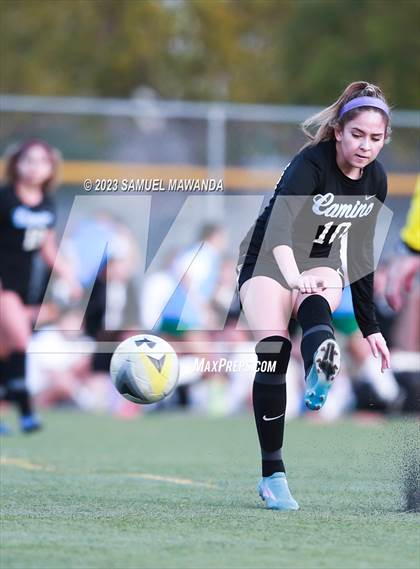 Thumbnail 2 in El Camino Real vs Granada Hills Charter photogallery.