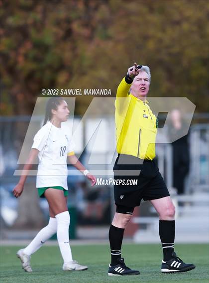 Thumbnail 2 in El Camino Real vs Granada Hills Charter photogallery.