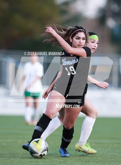 Thumbnail 2 in El Camino Real vs Granada Hills Charter photogallery.