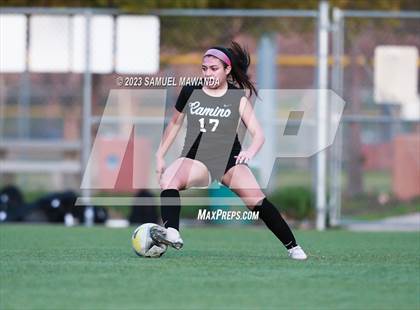 Thumbnail 2 in El Camino Real vs Granada Hills Charter photogallery.