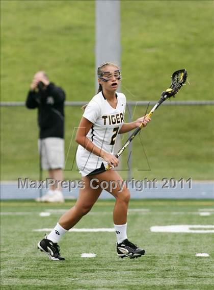 Thumbnail 2 in Hand vs. Darien (CIAC Class M Final) photogallery.