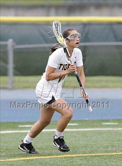 Thumbnail 2 in Hand vs. Darien (CIAC Class M Final) photogallery.