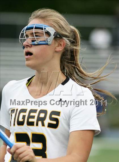 Thumbnail 2 in Hand vs. Darien (CIAC Class M Final) photogallery.