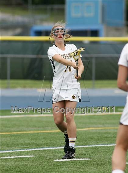 Thumbnail 1 in Hand vs. Darien (CIAC Class M Final) photogallery.