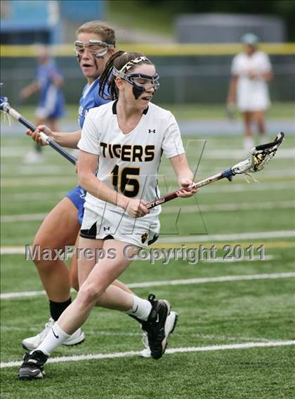 Thumbnail 1 in Hand vs. Darien (CIAC Class M Final) photogallery.