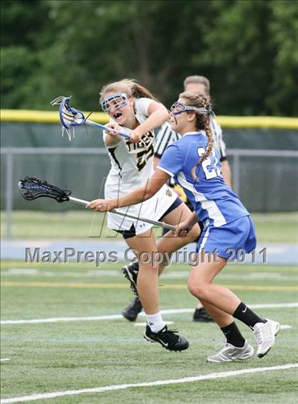 Thumbnail 1 in Hand vs. Darien (CIAC Class M Final) photogallery.