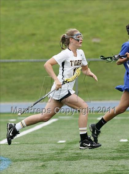 Thumbnail 1 in Hand vs. Darien (CIAC Class M Final) photogallery.