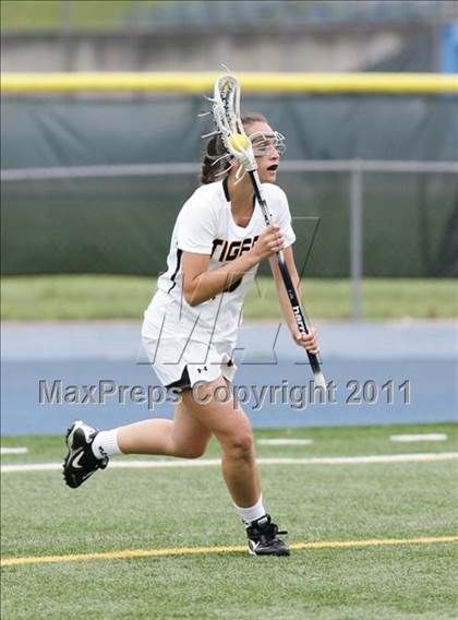 Thumbnail 3 in Hand vs. Darien (CIAC Class M Final) photogallery.