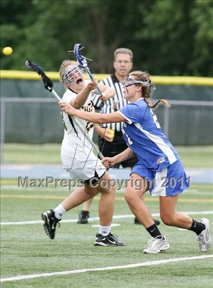 Thumbnail 3 in Hand vs. Darien (CIAC Class M Final) photogallery.