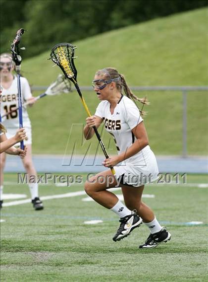 Thumbnail 3 in Hand vs. Darien (CIAC Class M Final) photogallery.
