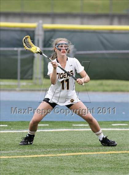 Thumbnail 1 in Hand vs. Darien (CIAC Class M Final) photogallery.