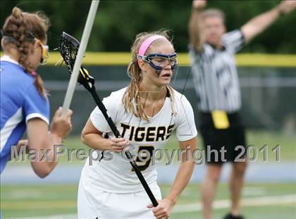 Thumbnail 2 in Hand vs. Darien (CIAC Class M Final) photogallery.