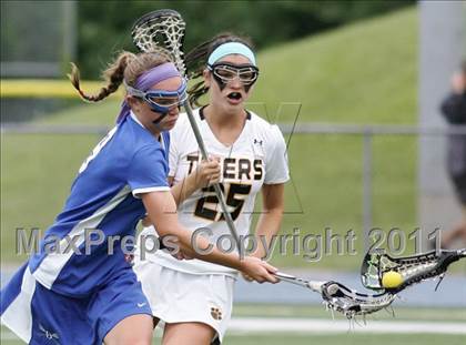 Thumbnail 1 in Hand vs. Darien (CIAC Class M Final) photogallery.