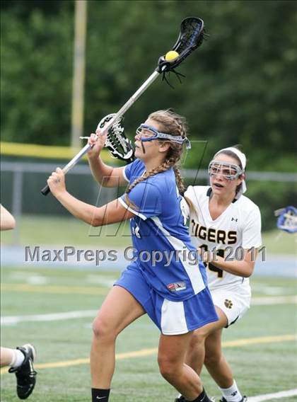 Thumbnail 1 in Hand vs. Darien (CIAC Class M Final) photogallery.