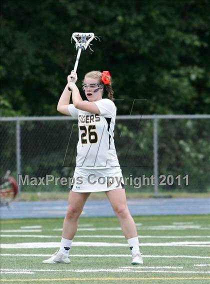Thumbnail 1 in Hand vs. Darien (CIAC Class M Final) photogallery.