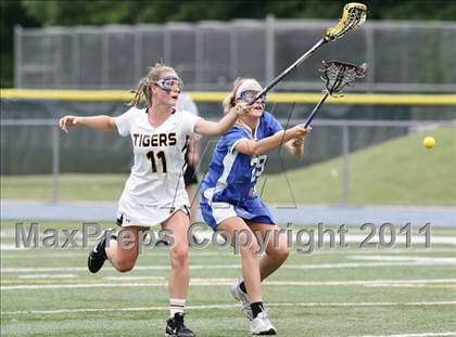Thumbnail 2 in Hand vs. Darien (CIAC Class M Final) photogallery.