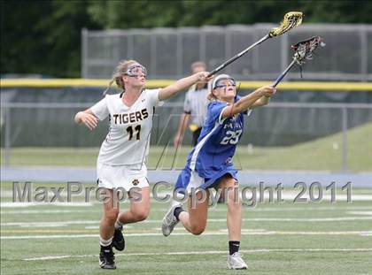Thumbnail 3 in Hand vs. Darien (CIAC Class M Final) photogallery.